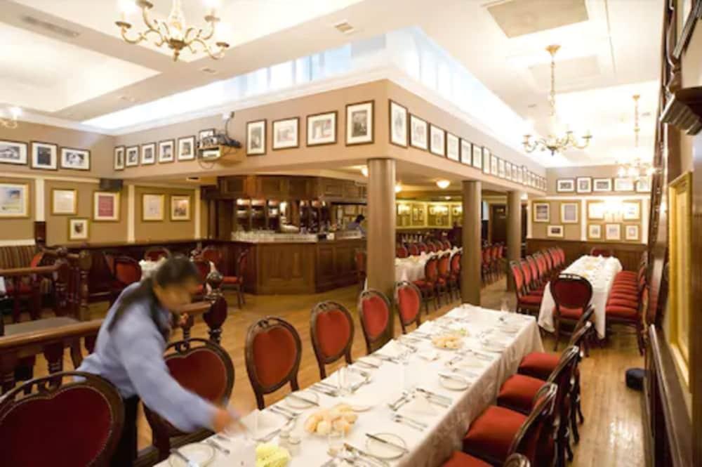 The Lansdowne Hotel Дъблин Ресторант снимка