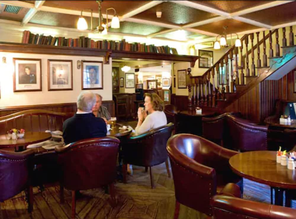 The Lansdowne Hotel Дъблин Екстериор снимка