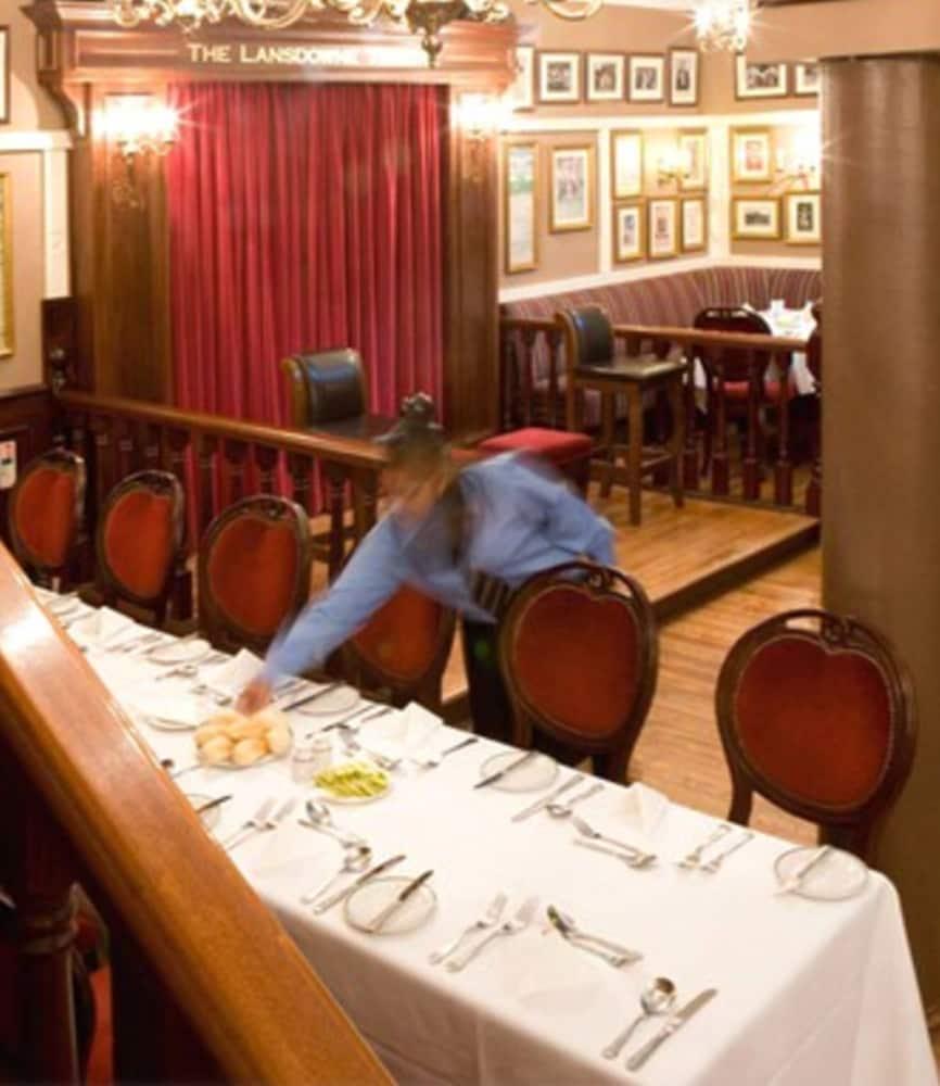 The Lansdowne Hotel Дъблин Екстериор снимка